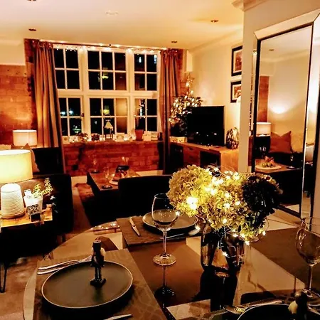 Cocoa River - Quiet Centre, Close To The Shambles, On The River, Two Bed, Two Bath, Allocated Parking *