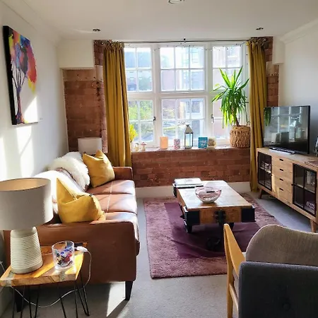 Cocoa River - Quiet Centre, Close To The Shambles, On The River, Two Bed, Two Bath, Allocated Parking