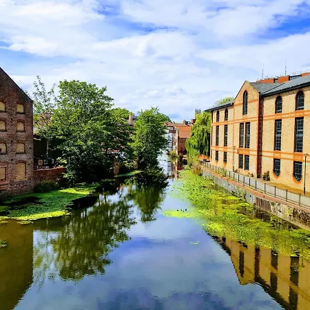 Cocoa River - Two Bed, Two Bath With Allocated Parking Apartment *