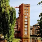 Apartment Cocoa River - Quiet Centre, Close To The Shambles, On The River, Two Bed, Two Bath, Allocated Parking *