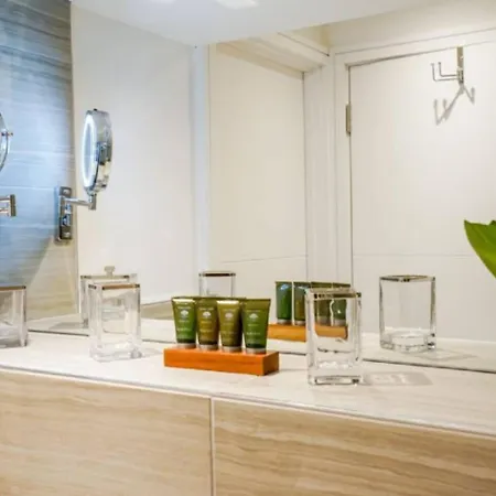 Cocoa River - Quiet City Centre, Close To The Shambles, On The River, Two Bed, Two Bath, Allocated Parking