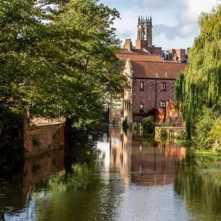 Cocoa River - Quiet Centre, Close To The Shambles, On The River, Two Bed, Two Bath, Allocated Parking York