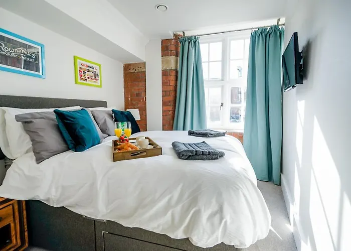 Cocoa River - Quiet Centre, Close To The Shambles, On The River, Two Bed, Two Bath, Allocated Parking * York