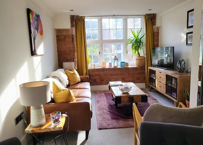 Cocoa River - Quiet Centre, Close To The Shambles, On The River, Two Bed, Two Bath, Allocated Parking