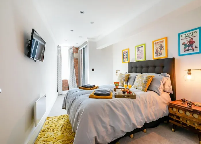 Cocoa River - Quiet Centre, Close To The Shambles, On The River, Two Bed, Two Bath, Allocated Parking Lejlighed